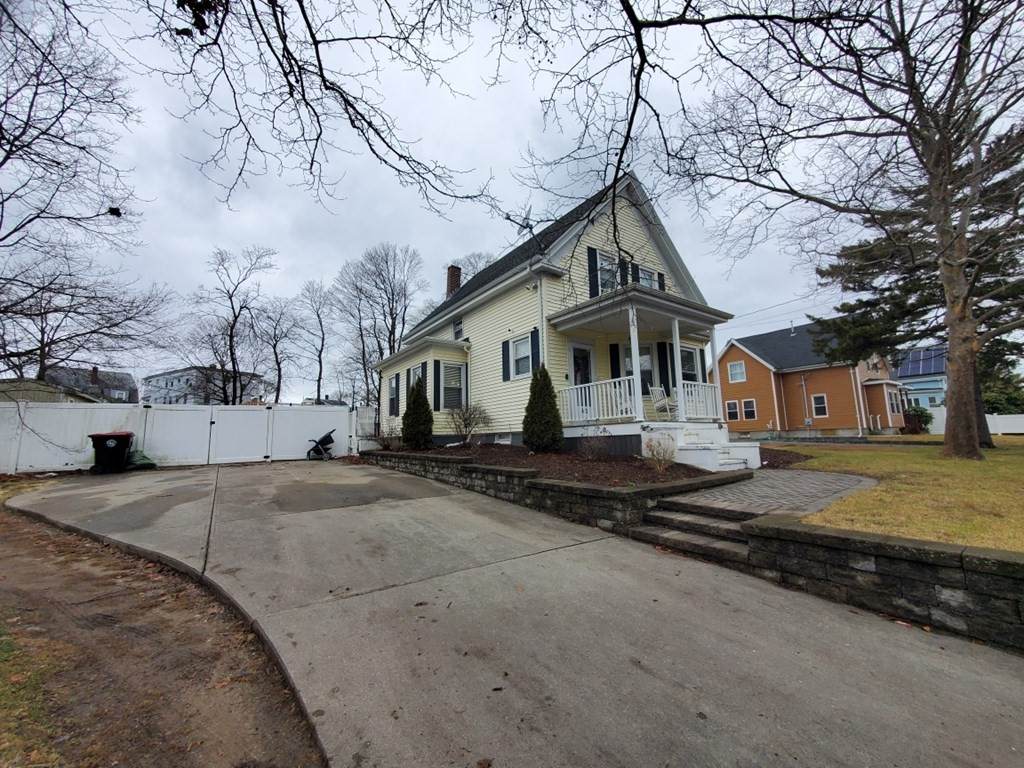 427 Ash St - Photo 1