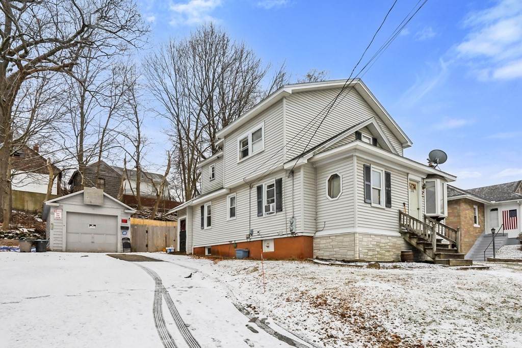 258 Howard St - Photo 1