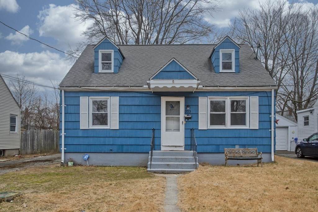 223 Seymour Ave - Photo 1