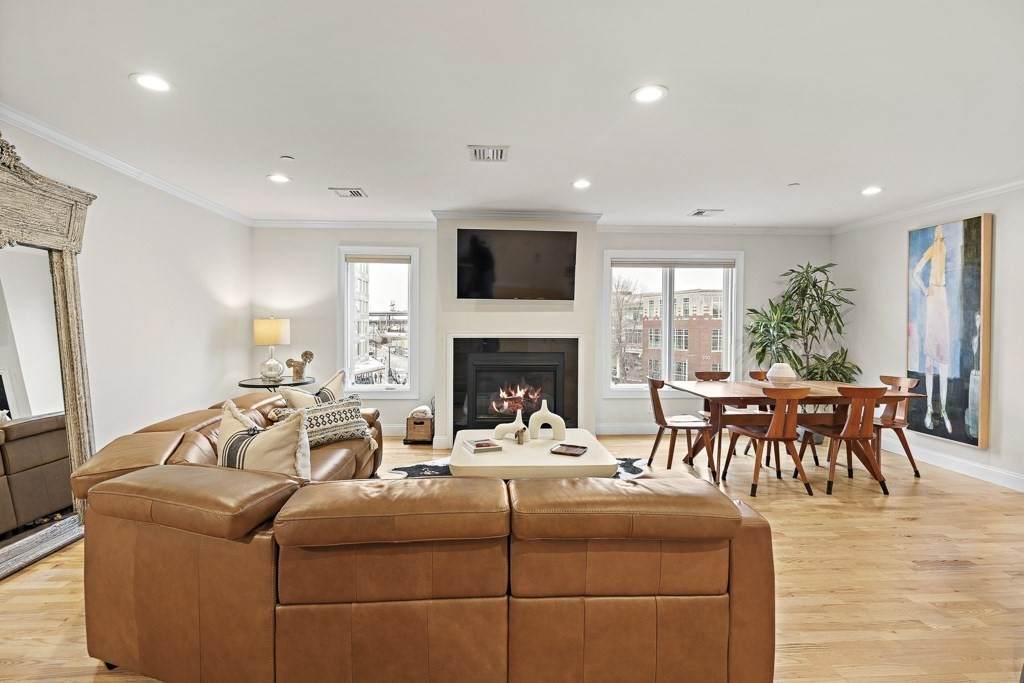 463 Rutherford Ave - Photo 1