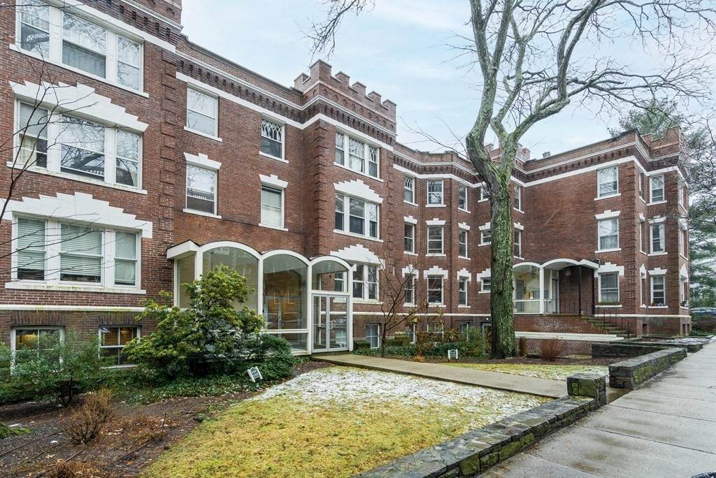 4 Arlington St - Photo 1