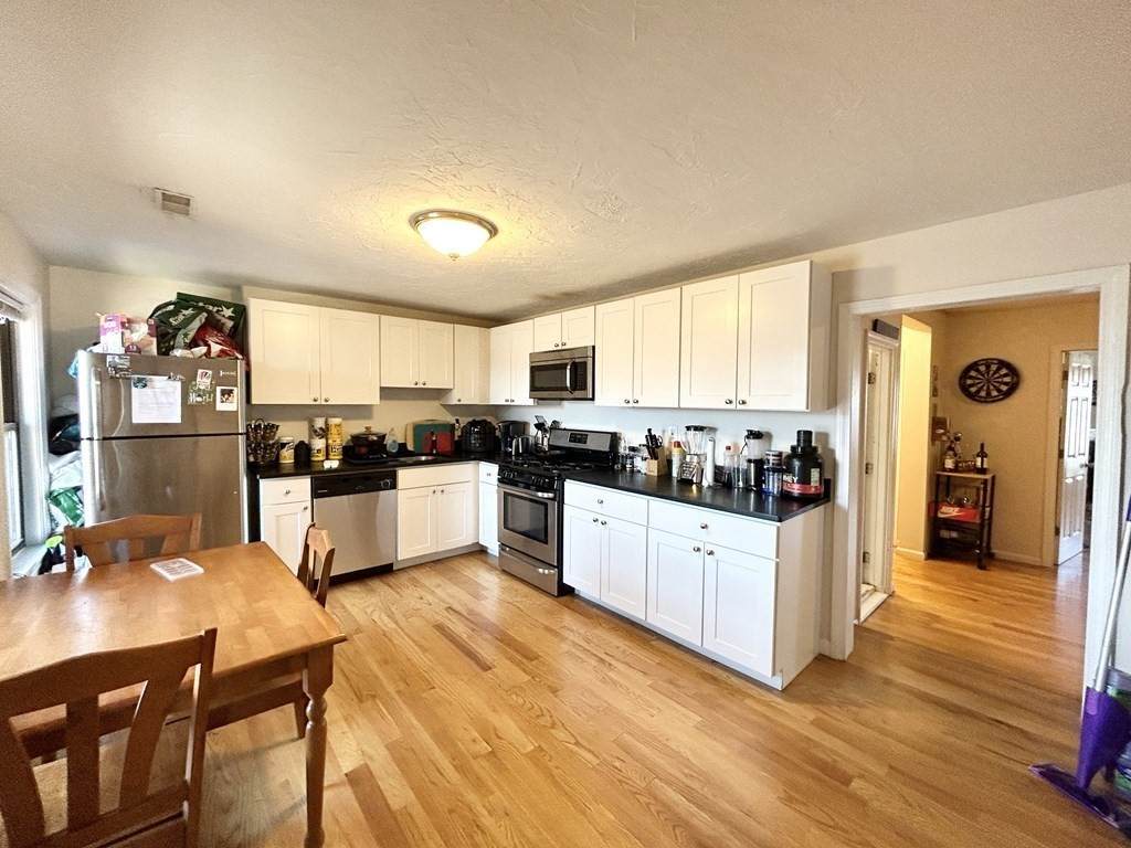 914 Dorchester Ave - Photo 1