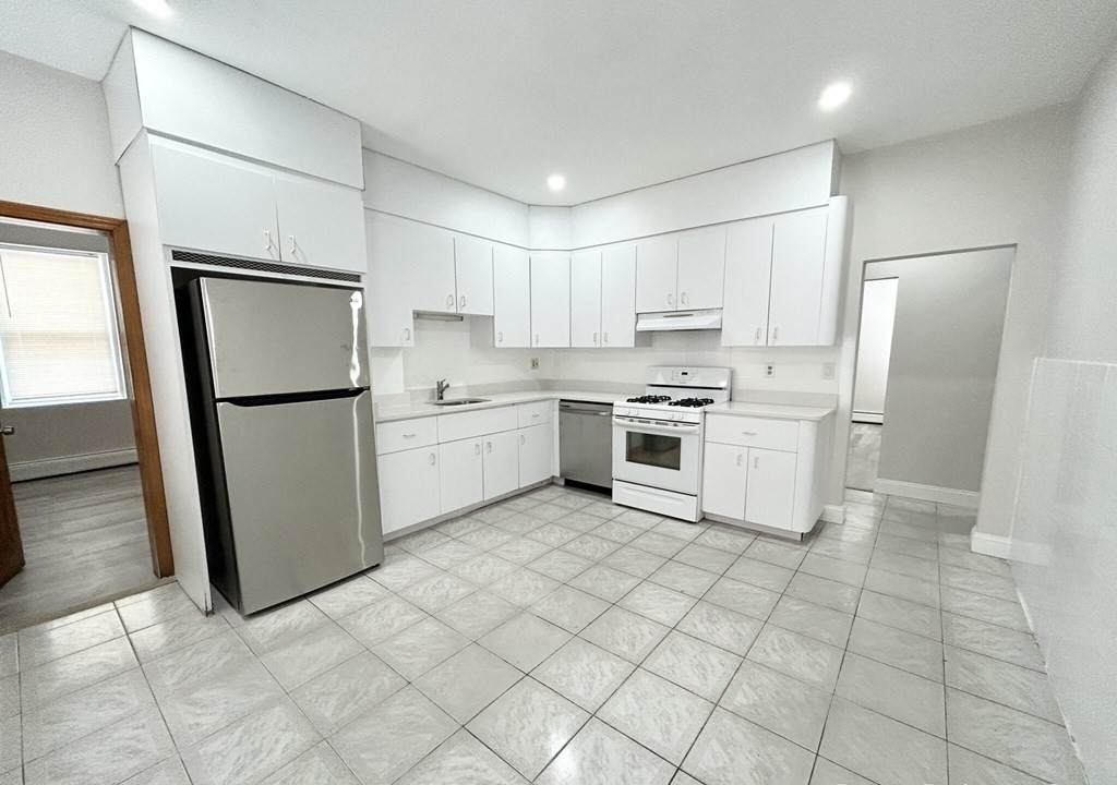 165 Gove St. - Photo 1