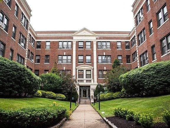 137 Englewood Ave - Photo 1