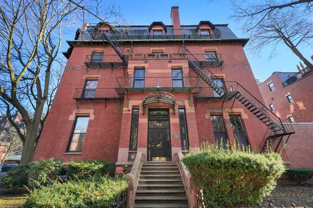 164 Marlborough St - Photo 1