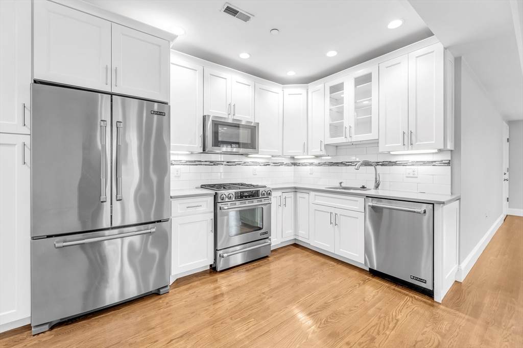 330 Dorchester St - Photo 1
