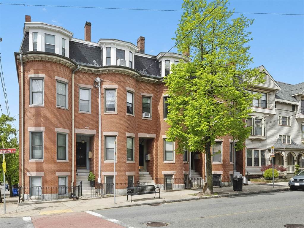 210 Washington Ave - Photo 1