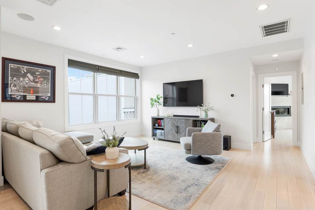 309 E Street - Photo 1