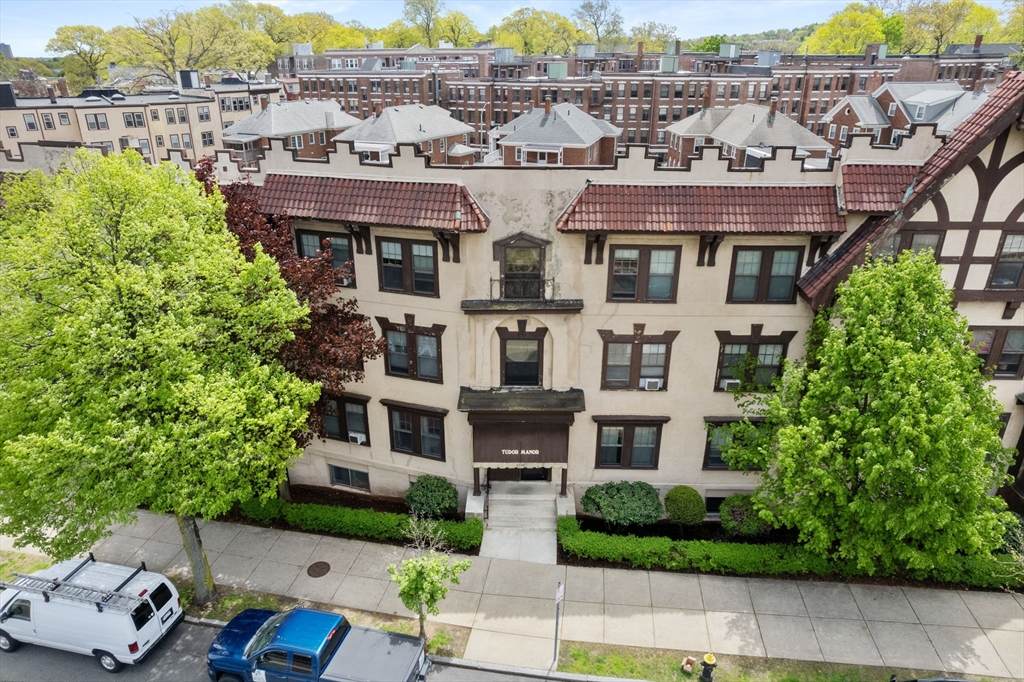 1730 Commonwealth Ave - Photo 1