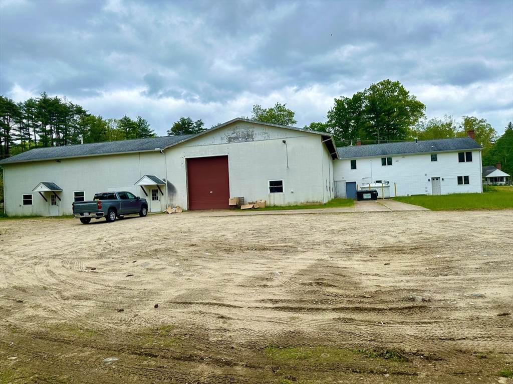 748 River St - Photo 1