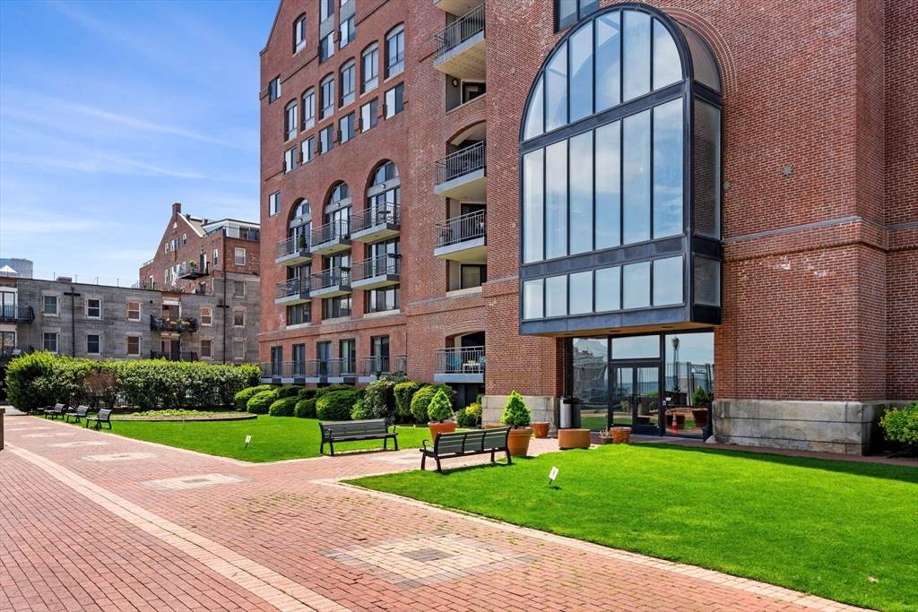 357 Commercial St - Photo 1