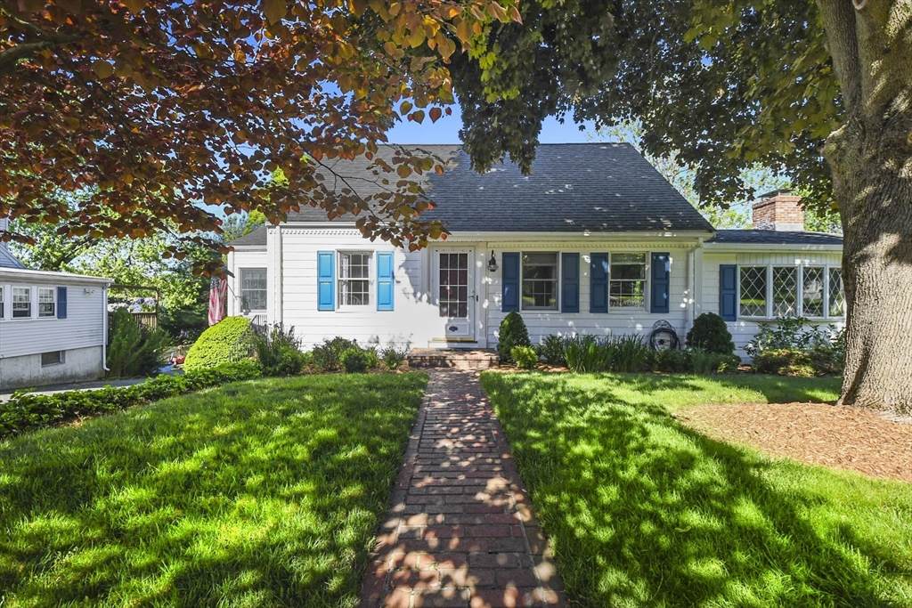 63 Hawthorne Street - Photo 1