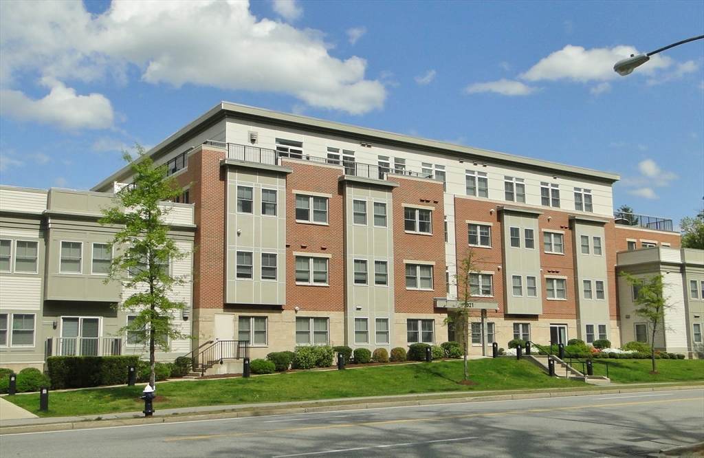 321 Hammond Pond Pkwy - Photo 1