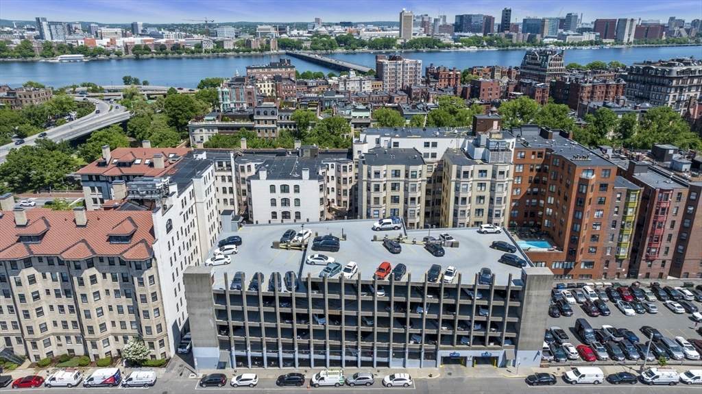 425 Newbury Street - Photo 1