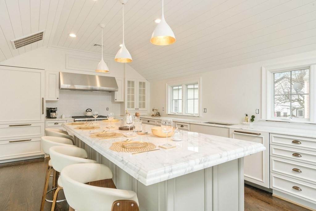 70 Otis St - Photo 1