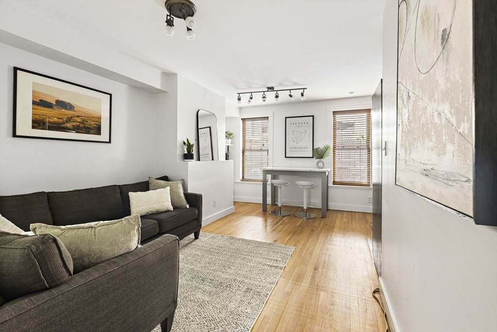 43 Warren Ave - Photo 1