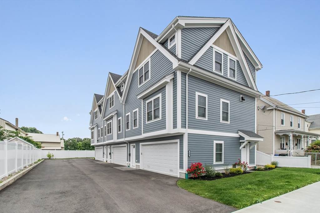 149 Quincy St - Photo 1