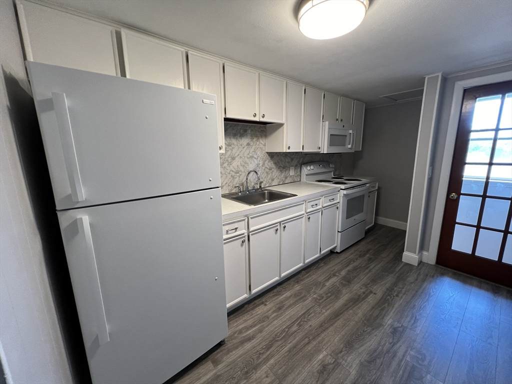 100 Linden St - Photo 1