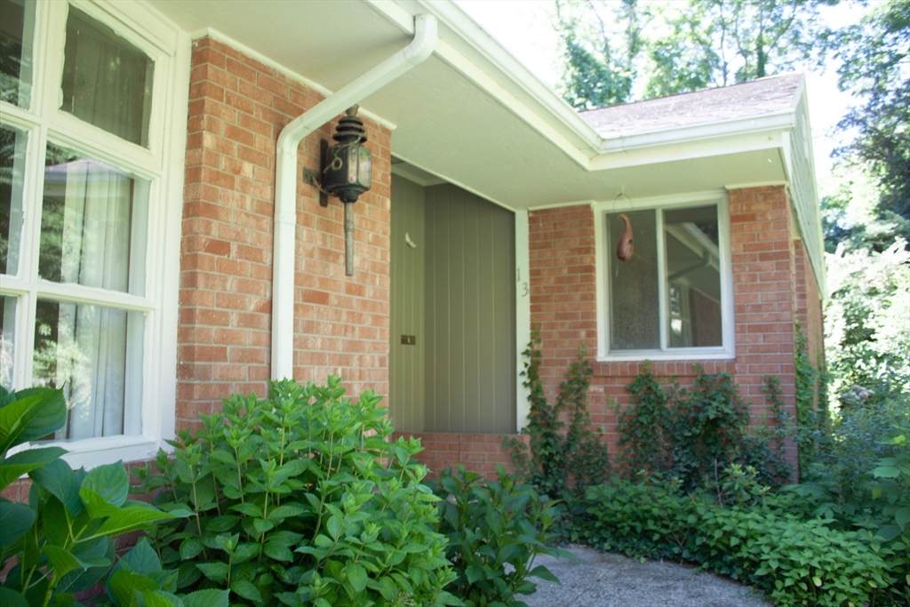 13 Montclair Dr - Photo 1