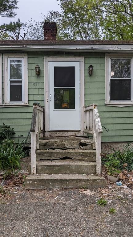 311 Winthrop St - Photo 1