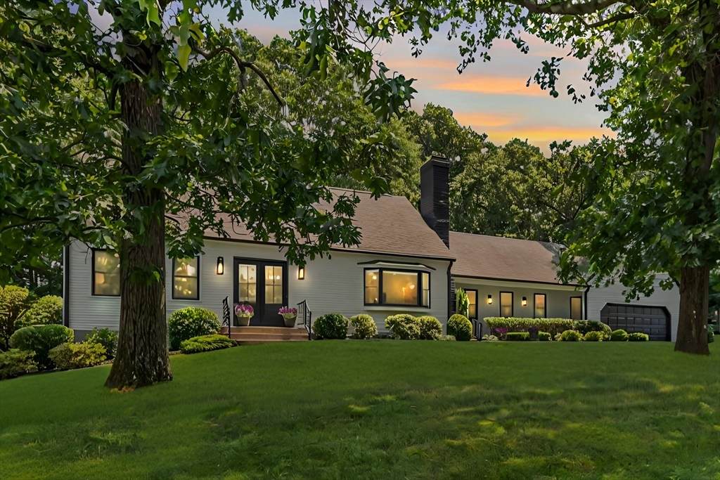 360 Pinewood Drive - Photo 1