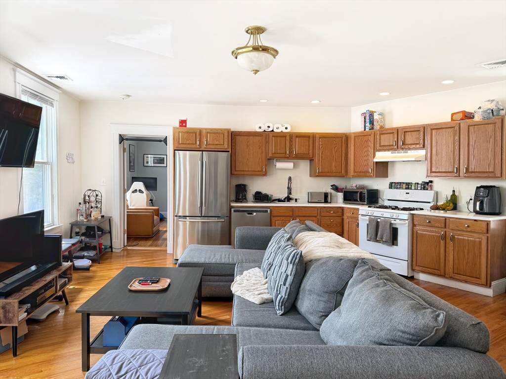 176 Dorchester - Photo 1