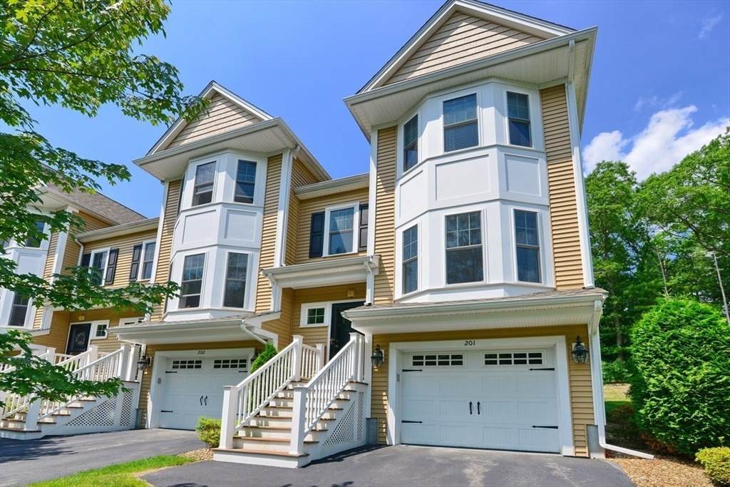 201 Crystal Way - Photo 1