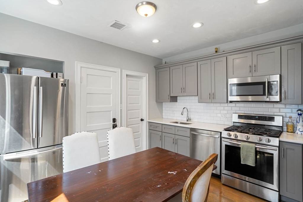 17 Howes St - Photo 1