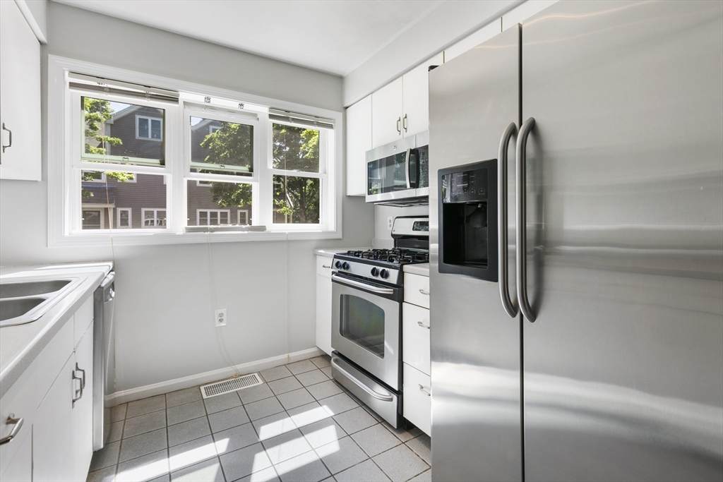 8 Locust Ln - Photo 1