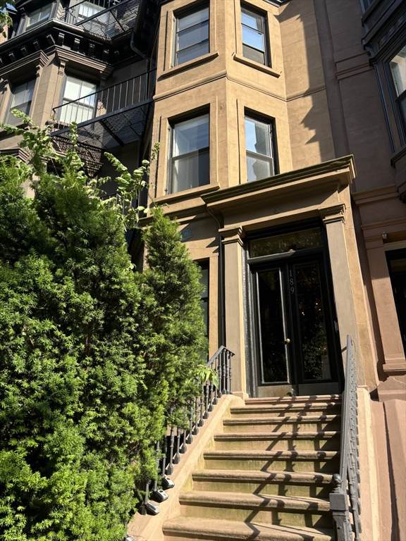 189 Beacon - Photo 1