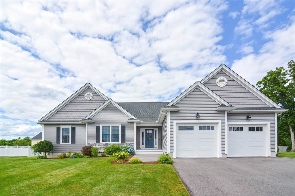 12 Colonial Way - Photo 1