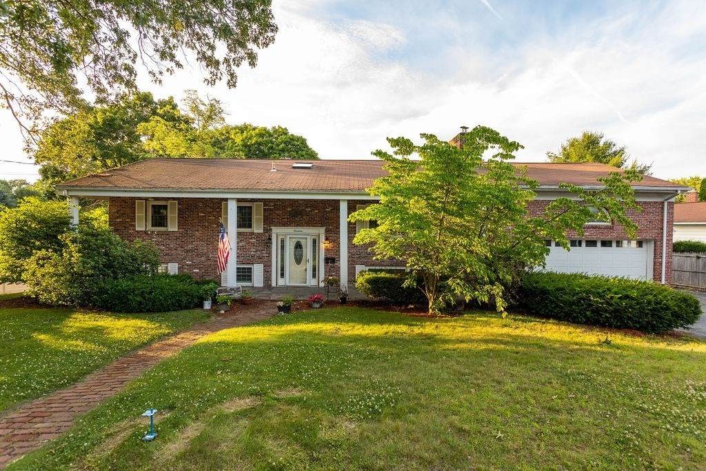 19 Fairlawn Cir - Photo 1
