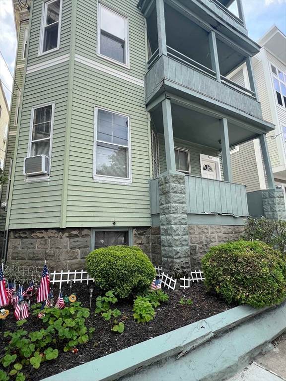 537 Beach St - Photo 1