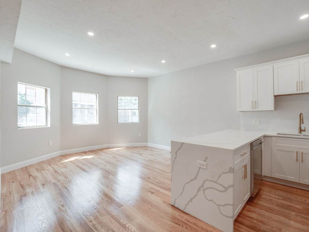 838 2nd St - Photo 1