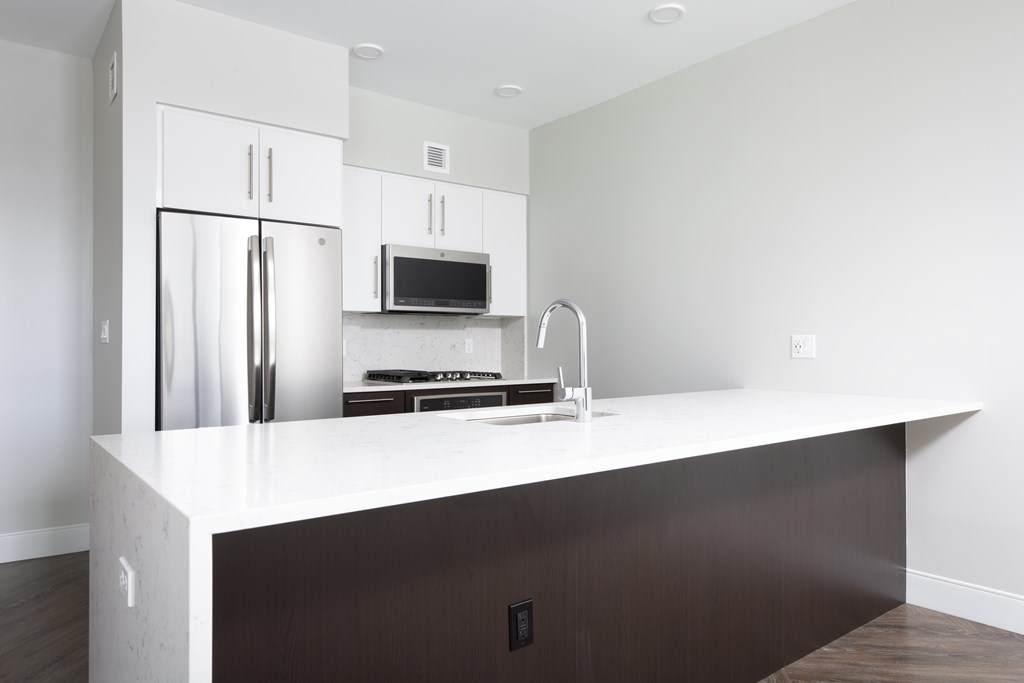 1973 Dorchester Ave - Photo 1