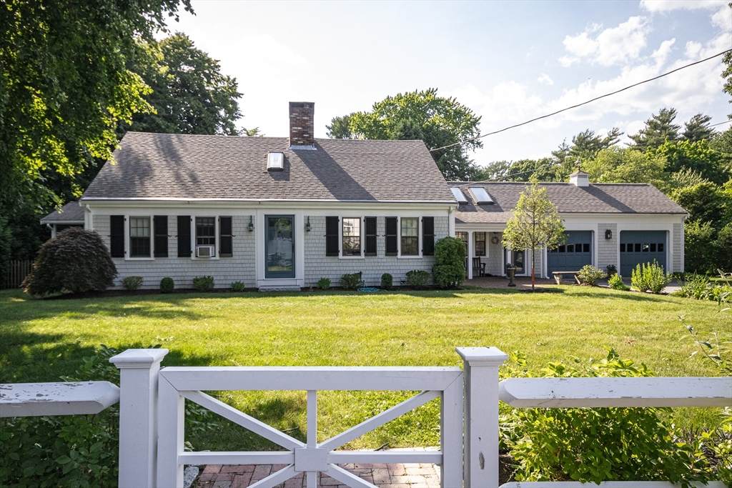 14 Mayflower Ave - Photo 1