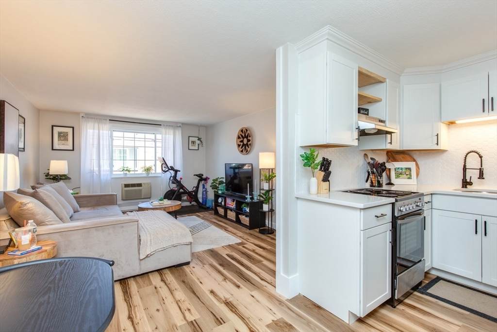 15 Staples Ave - Photo 1