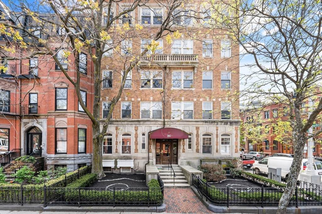 282 Newbury Street - Photo 1