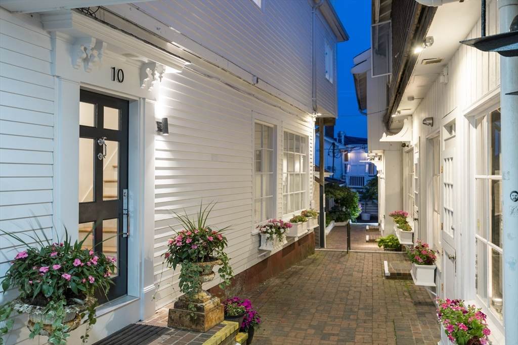 371 Commercial Street - Photo 1
