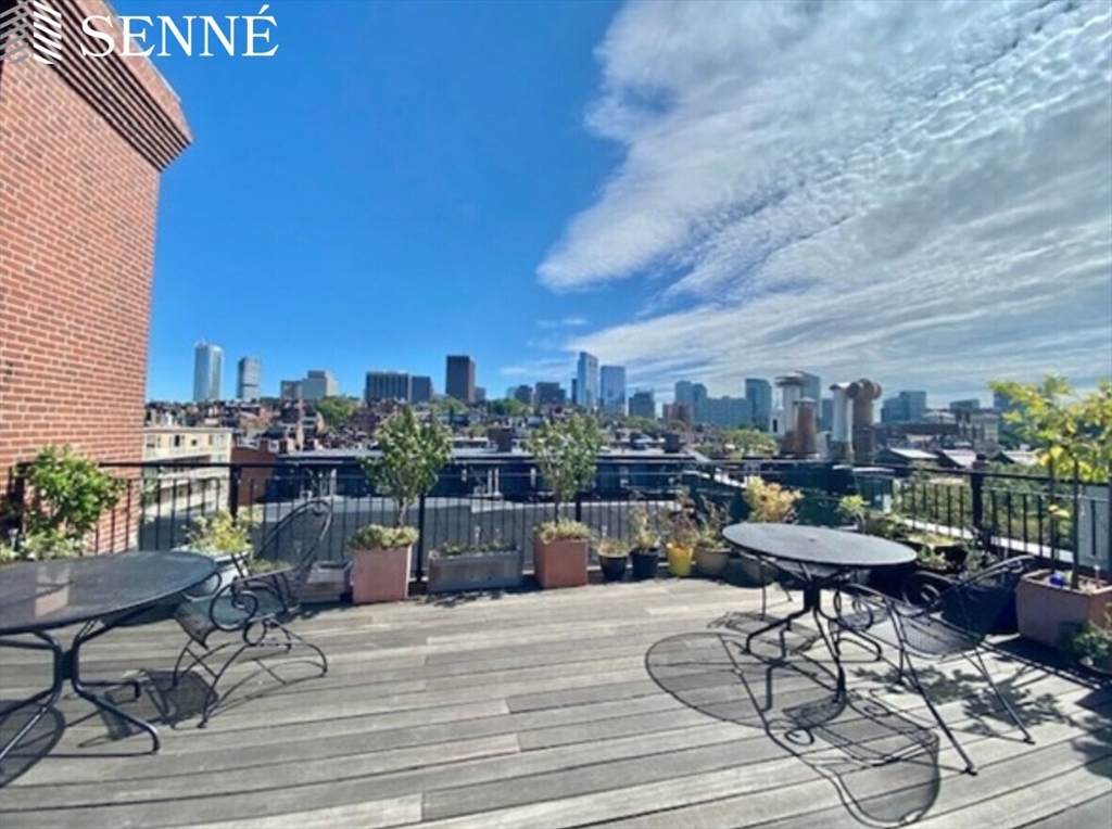 112 Pinckney - Photo 1