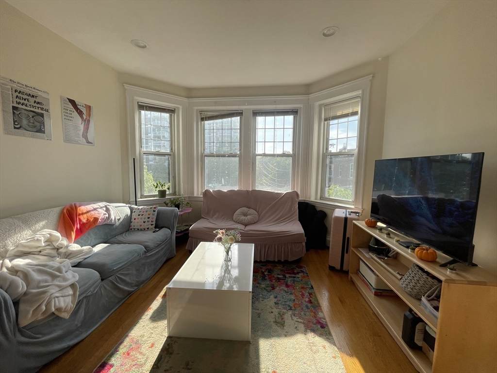 69 Bacock St - Photo 1