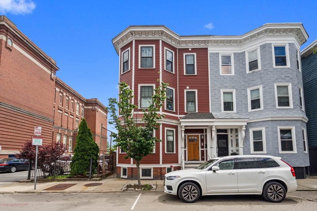 737 E 7th St - Photo 1