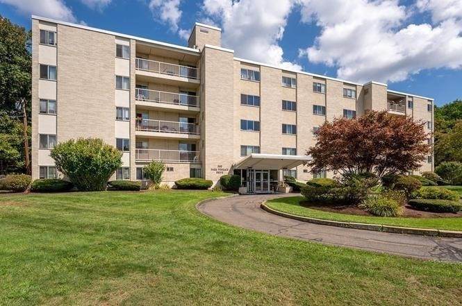 300 Park Terrace Dr - Photo 1