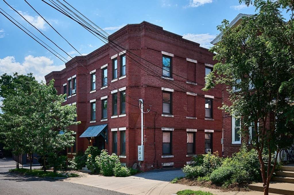 6 Graves Ave - Photo 1