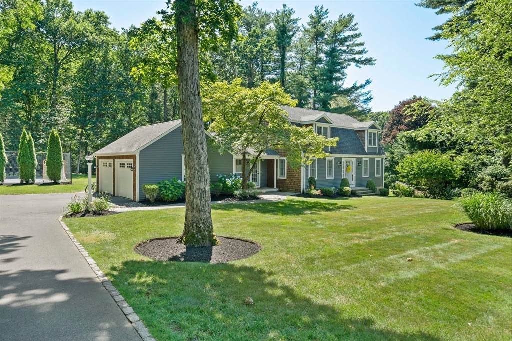 345 Mayflower Cir - Photo 1