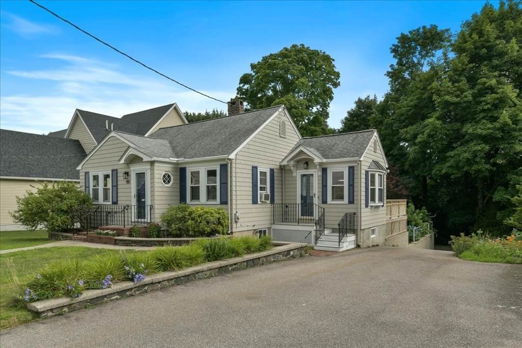 102 Border St - Photo 1