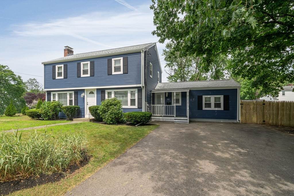 33 Gates Ave - Photo 1