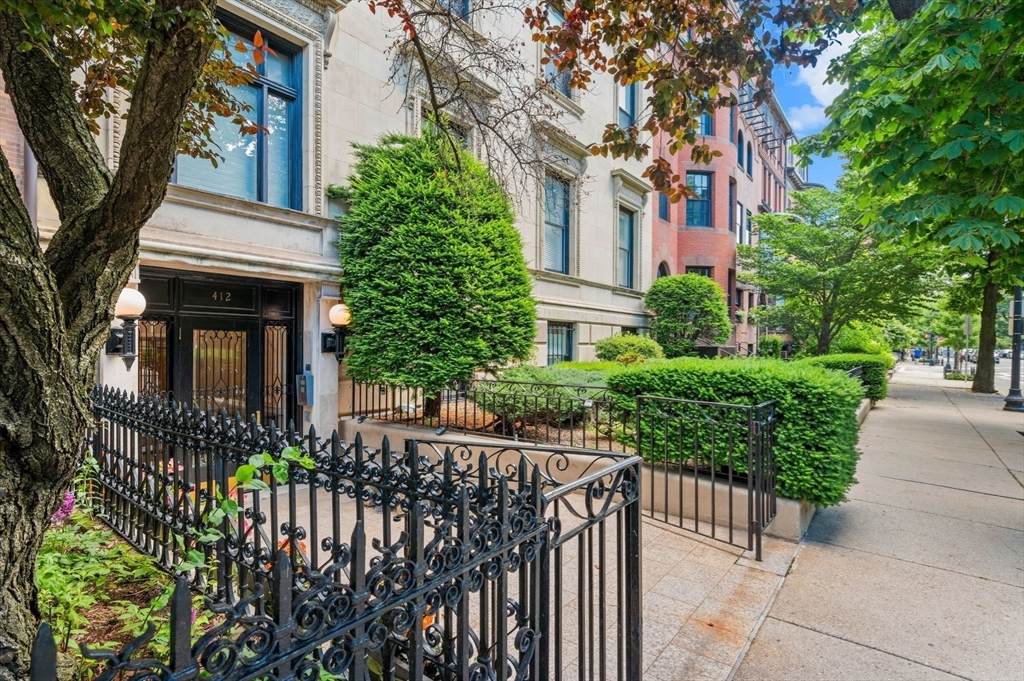 412 Beacon Street - Photo 1