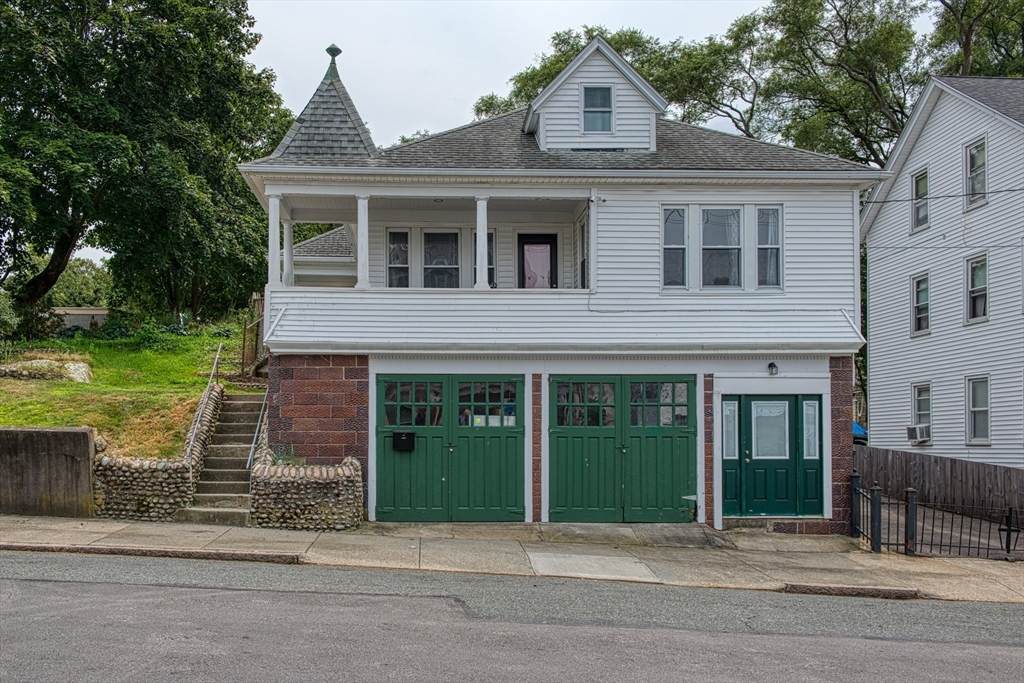 643 King Philip St - Photo 1