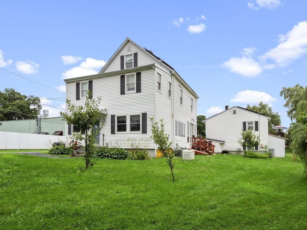 2106 Lakeview Ave - Photo 1